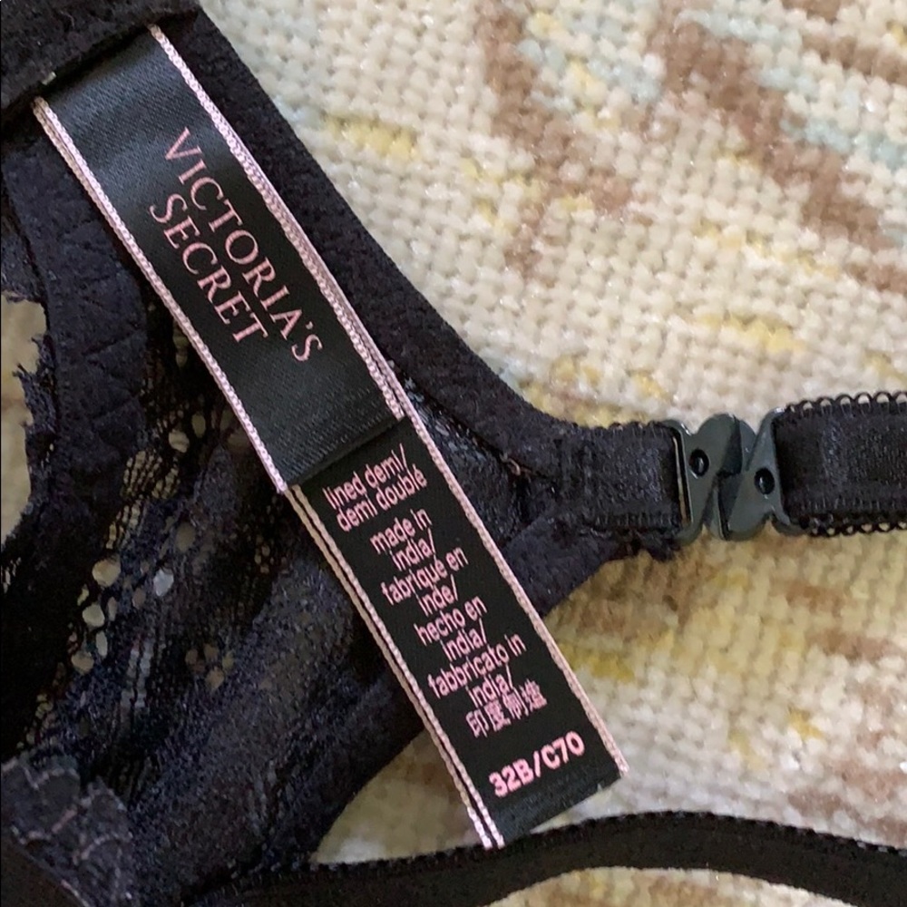 Victoria Secrets Bra - Picture 2 of 2